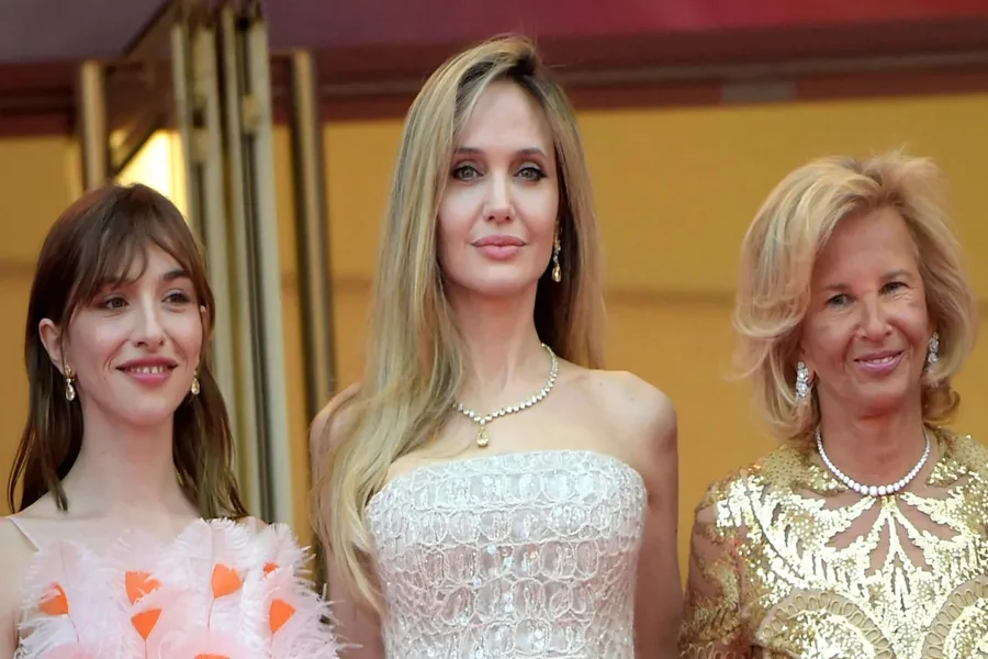 Angelina Jolie Height 