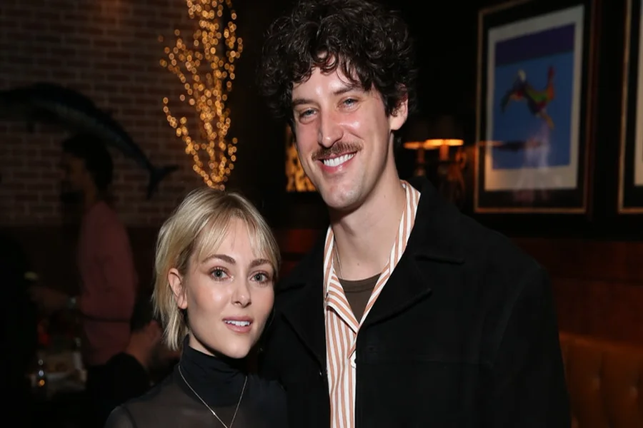 AnnaSophia Robb Husband