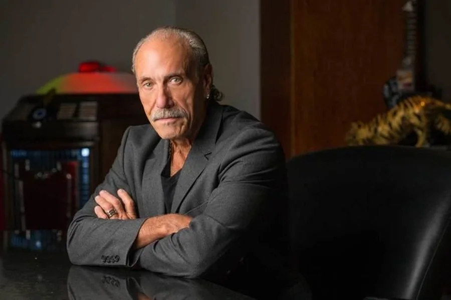 Les Gold Net Worth