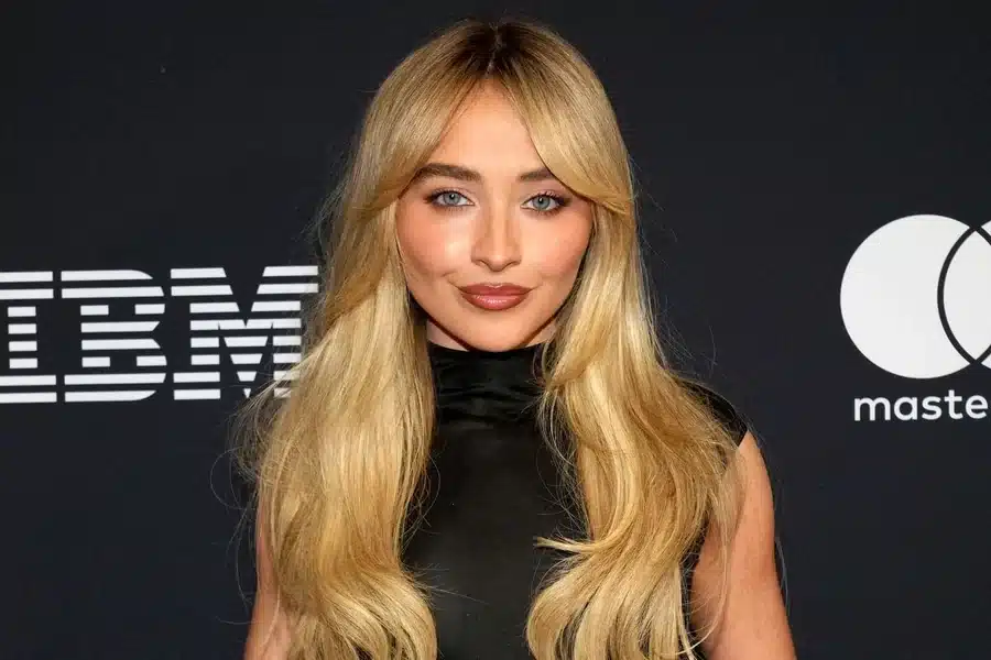 Sabrina Carpenter Height