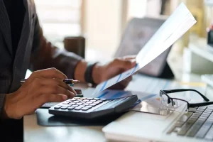 When Should You Use HR and Payroll Services for Accurate Tax Compliance?