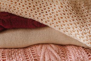How to Style Female Cashmere Sweaters for September Weather in the US